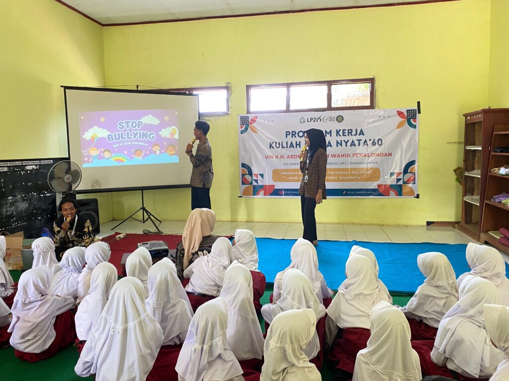 IMG-20241123-WA0003-1024x768 KKN UIN GUS DUR : SOSIALISASI ANTI BULLYING DAN SEKSUAL HARASSMENT SEBAGAI UPAYA PEDULI ANAK DI DESA BANJAREJO %gambar